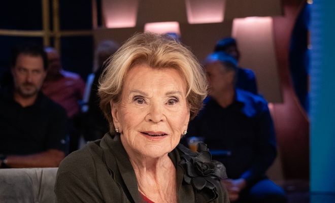 Image de l'article Janette Bertrand se fait surprendre par sa petite-fille à «Ça finit bien la semaine »